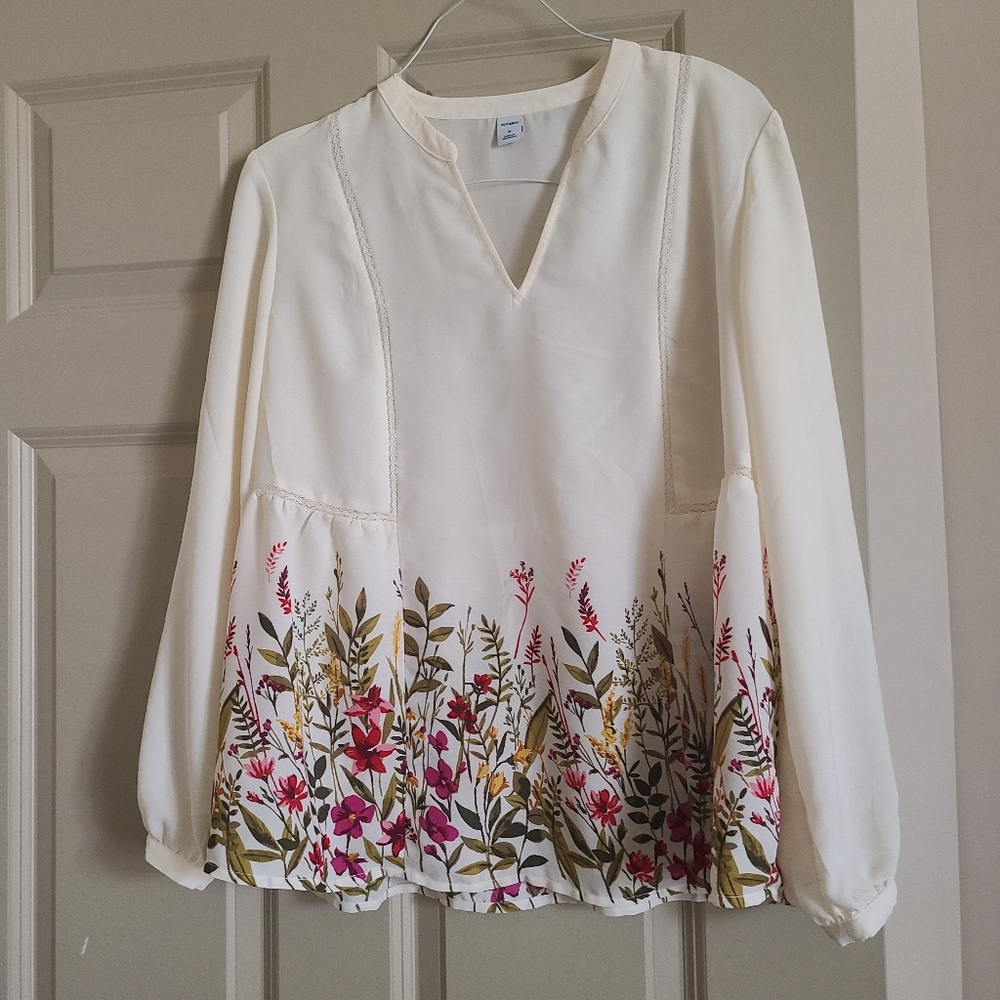 Old navy floral blouse size M